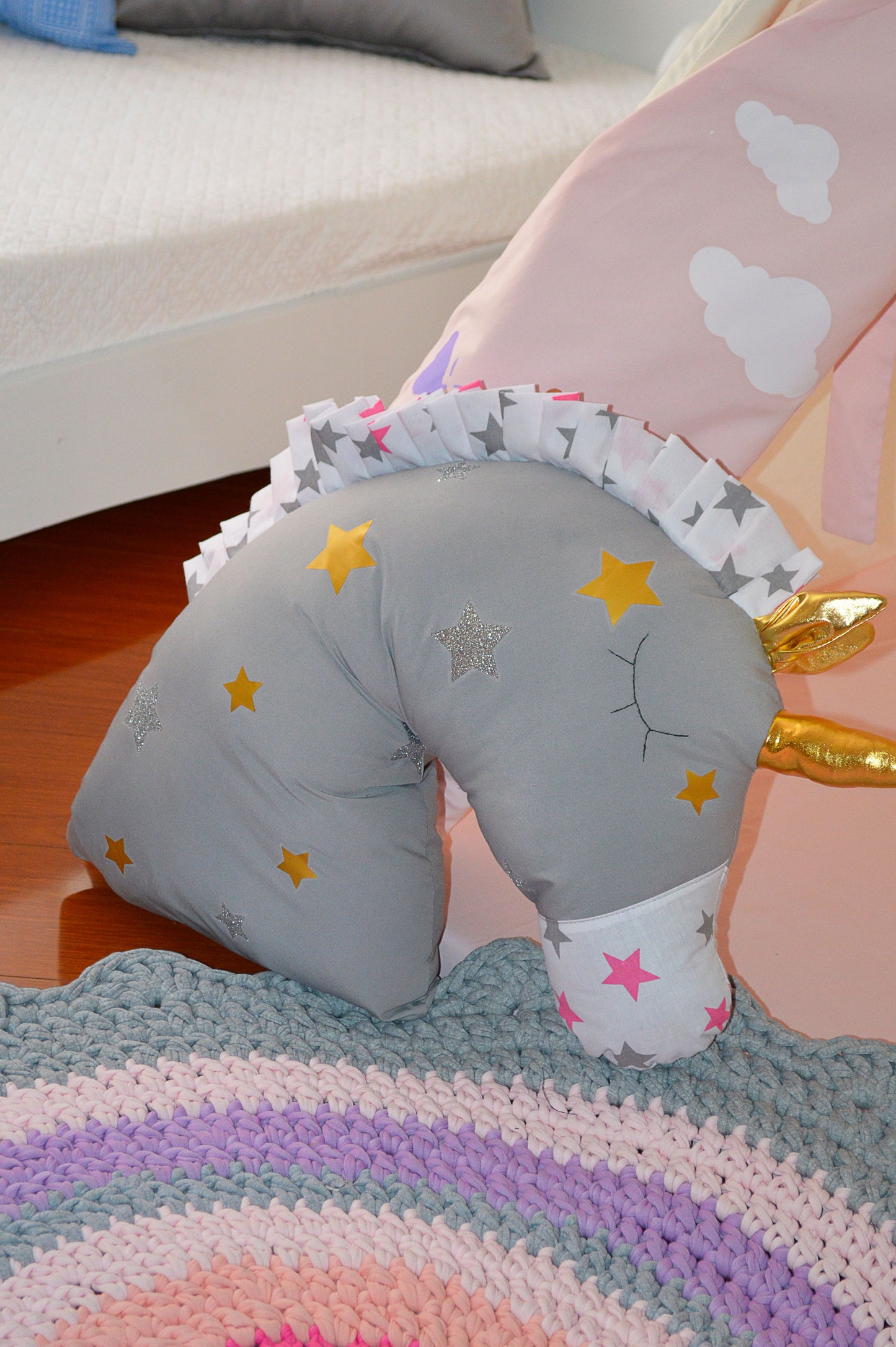 Cojín unicornio estrellas