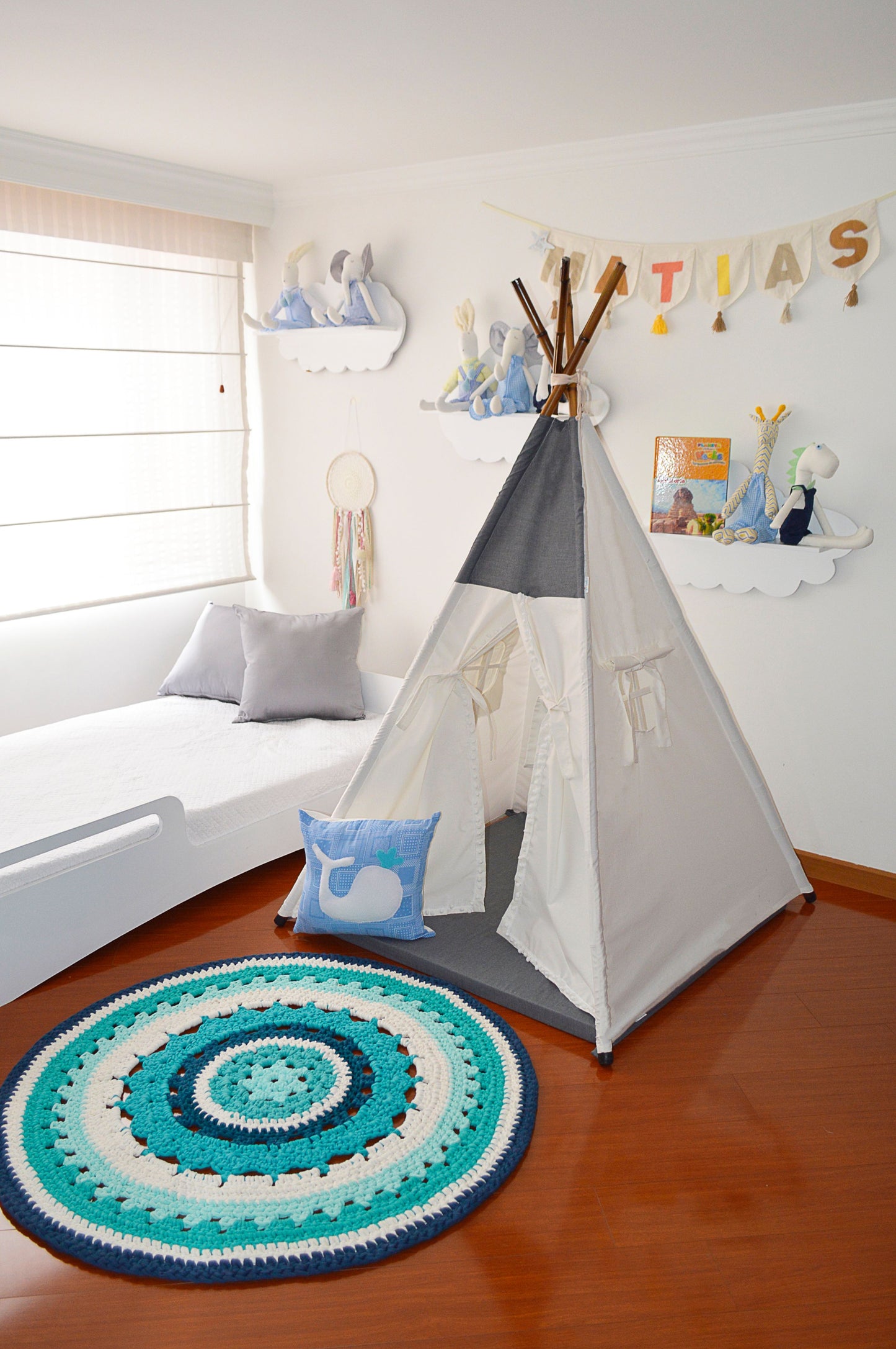 Teepee beige con borlas