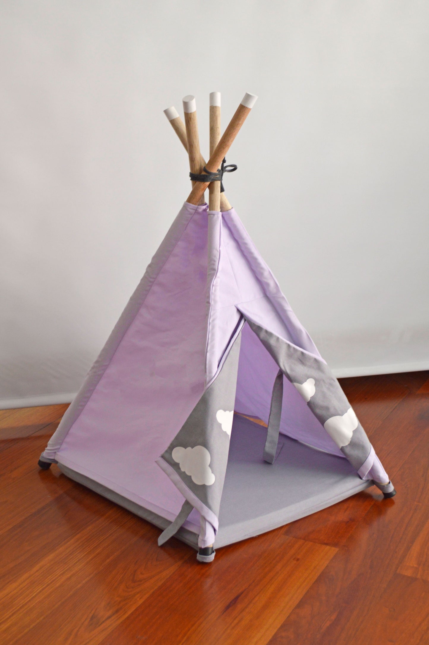 Teepee mascota pequeño lila/nubes