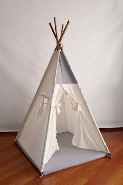 Teepee beige con borlas