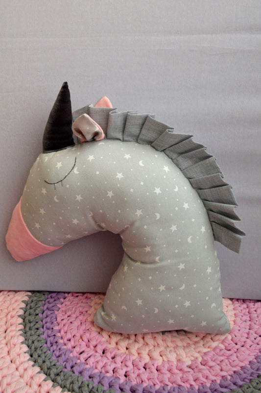 Cojín unicornio pequeño.